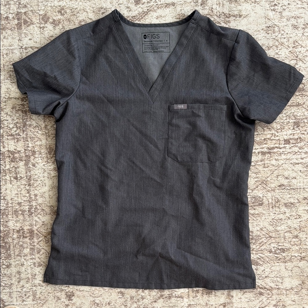 FIGS Women's Graphite Catarina™ - One-Pocket Scrub Top - S